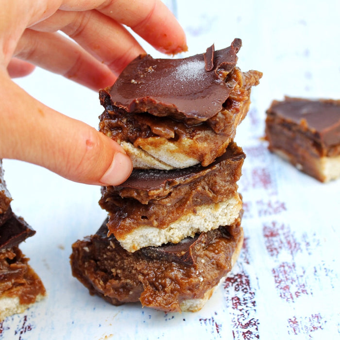 Mochamel shortbread squares with caramel and chocolate layers