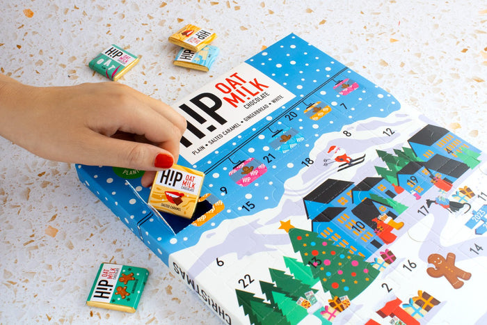 Sustainably wrapped Christmas gifts with H!P chocolate