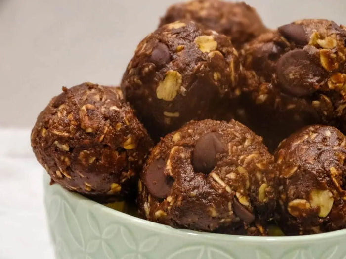 No-bake dark chocolate peanut butter energy balls